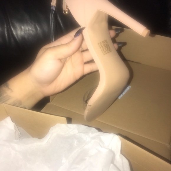 High heels - Picture 4 of 5